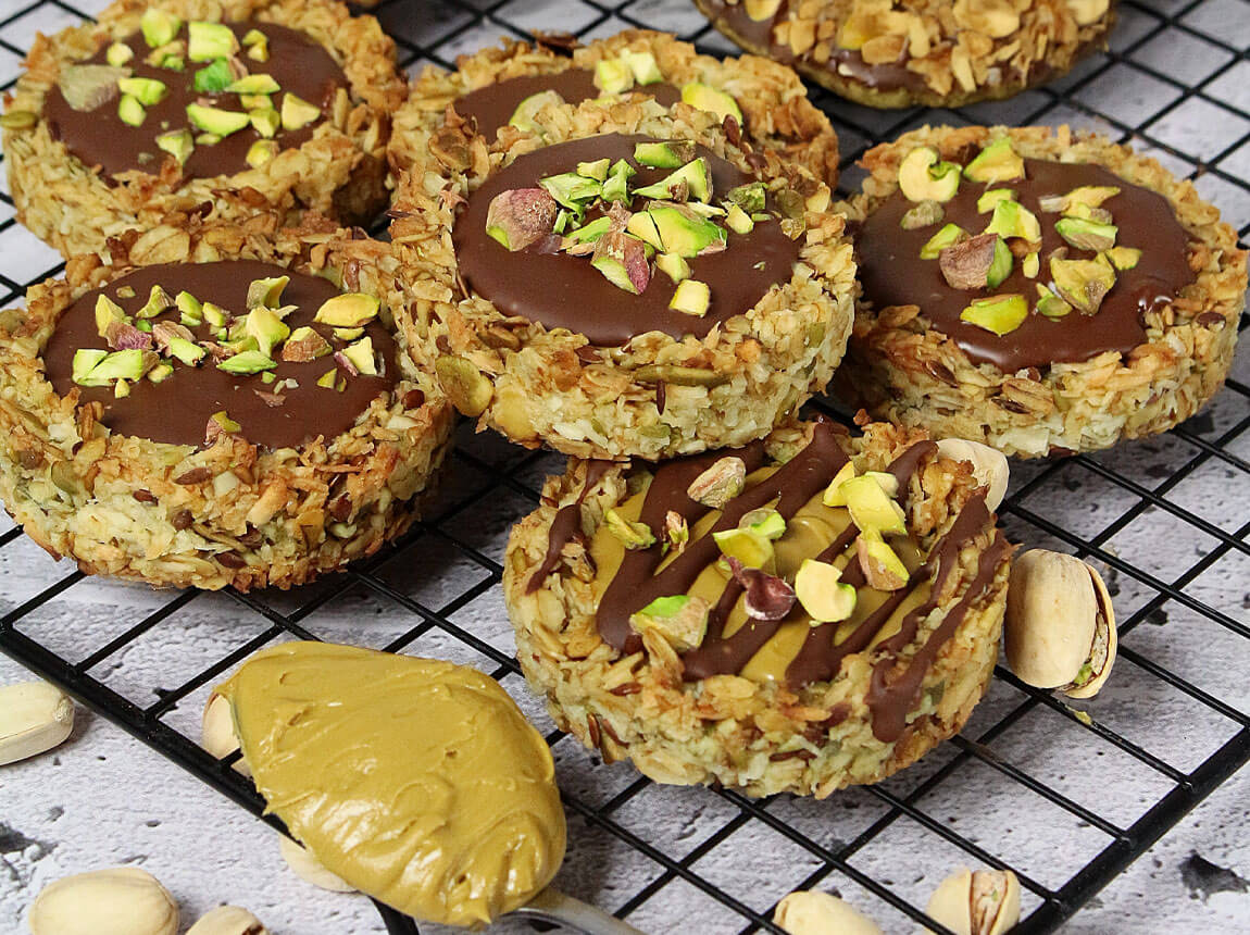 oatmeal cookies with pistachio cream, no sugar added