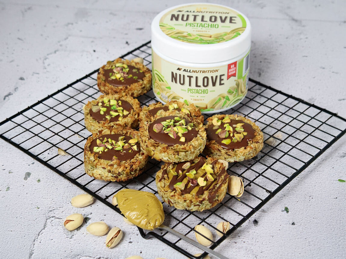 oatmeal cookies with pistachio cream