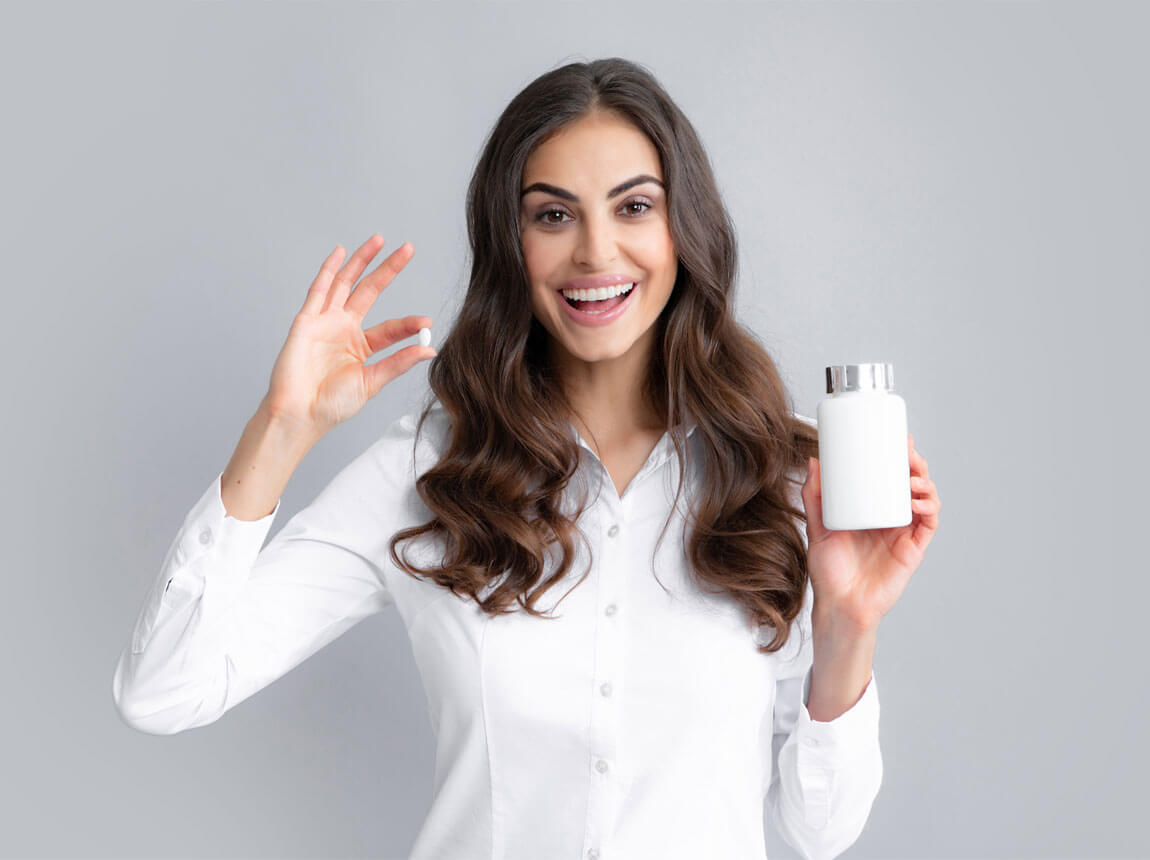 woman with magnesium capsules 