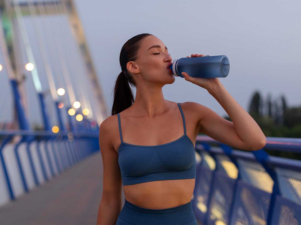 Women &ndash; staying hydrated on hot days
