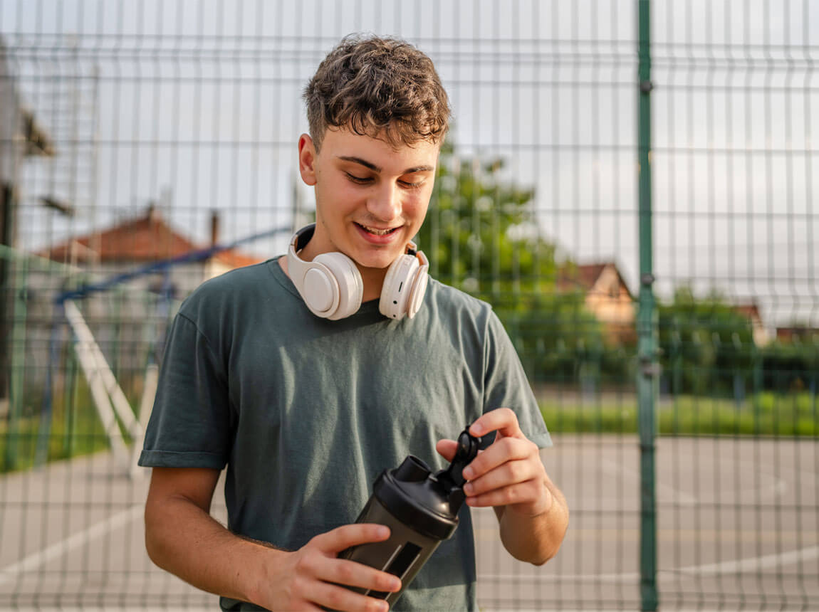 teenager, protein shake 