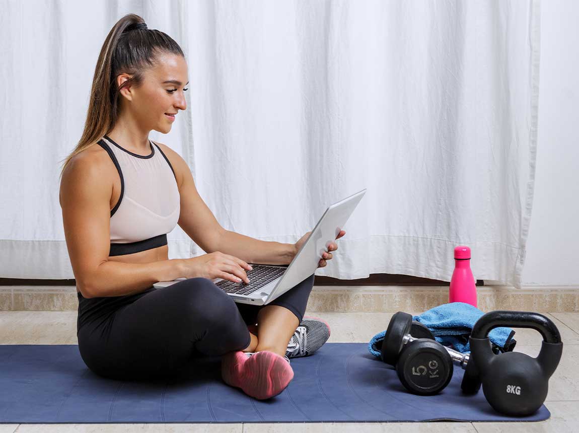 woman &ndash; kettlebell training