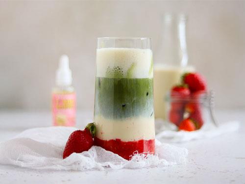 Protein strawberry matcha latte with white chocolate flavour – recipe