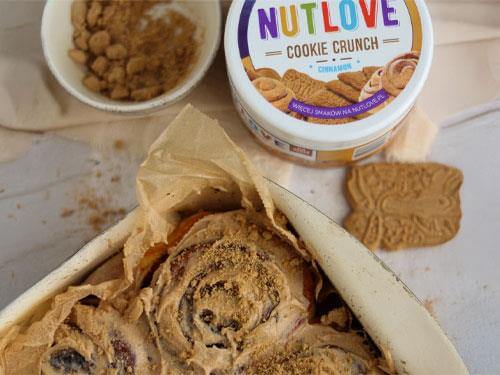 Recipe for cinnamon rolls with cookie cream