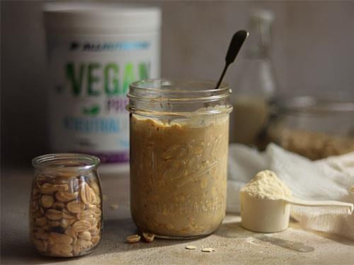 Recipe for vegan overnight oats with nuts