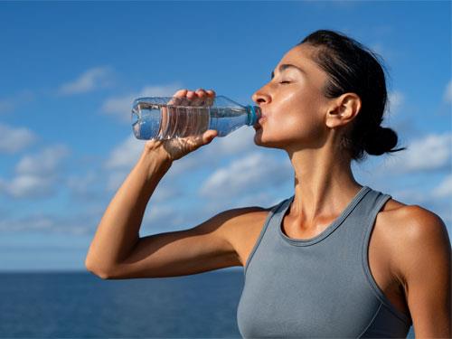What to drink during training – water or isotonic drinks?